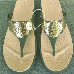 Summer Fun Croc Flip Flops Size 10
